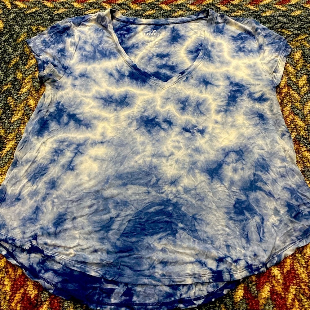 American Eagle Small Favorite Blue and White V-neck T Summer Fall Cheery